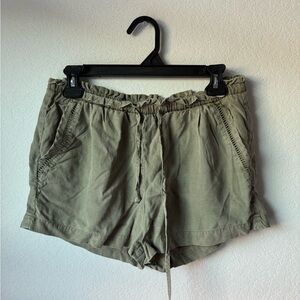 Cloth & Stone Olive Green Drawstring Shorts Women’s Small